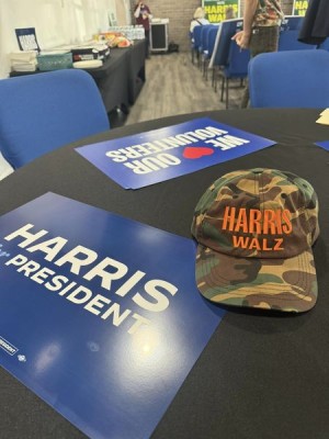 hat and Harris signs on a table